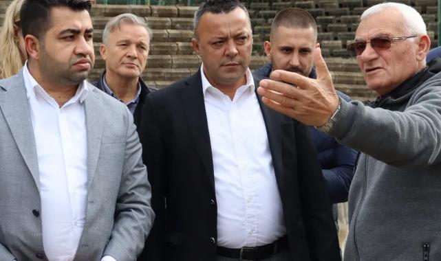 İzmit Belediyesi mahalle ziyaretlerine devam ediyor