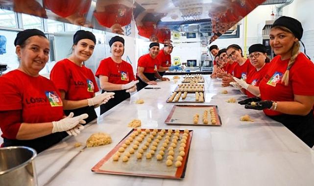 Karşıyaka'nın mutfağı lösemili çocuklar için üretti