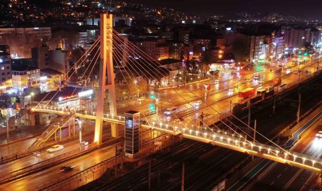 Kocaeli’de üst geçitler turuncuya büründü