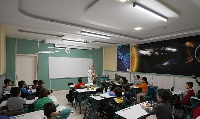 Konya Büyükşehir, Bilgehaneler ve Lise Medeniyet Akademileri ile Öğrencilerin Yanında