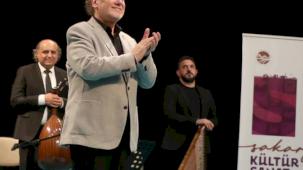 Ahmet Özhan Sakarya’da sanatseverlerle buluştu