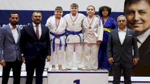 Başöğretmen Atatürk anısına şölen havasında turnuva