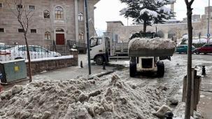 Belediye Caddesi ve Ana Arterlerde Kar Temizliği yapılıyor