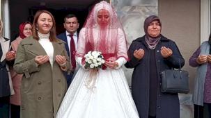 Bilecik Pazaryeri'nde AK Partili kadın başkanlar gelin almaya katıldı