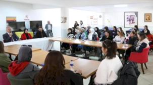 Bursa İnegöl'ü tanıttı, gençlerden de izlenimlerini dinledi