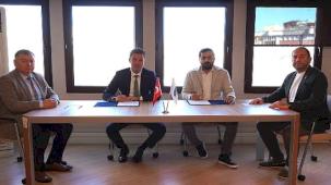 Çorlu Belediyesi, kentte atık tekstil ürünlerinin toplanması konusunda yürüttüğü çalışmalar kapsamında sözleşme yeniledi.