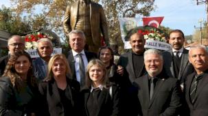 İzmir Güzelbahçe'ye Atatürk’ün yeni heykeli dikildi