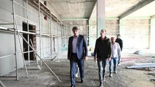 Kartepe Belediye Başkanı Av.M.Mustafa Kocaman, yapımı hızla devam eden Kartepe İtfaiye Müfreze binası çalışmalarını yerinde inceledi.