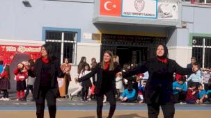 Kocaeli Gebze Eşrefbey İlkokulu'nda renkli kutlama