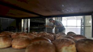 Osmangazi Belediyesi ekmeği sofralara ücretsiz ulaştırıyor