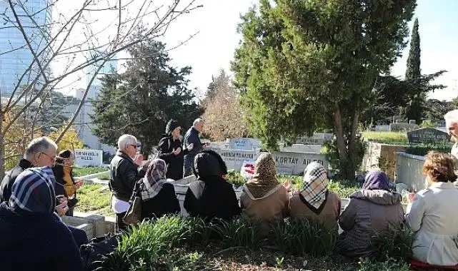 Usta sanatçı Kerem Yılmazer mezarı başında anıldı