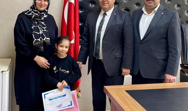 7 yaşındaki Azra Sözlük Tasarım Yarışmasında Mardin Birincisi