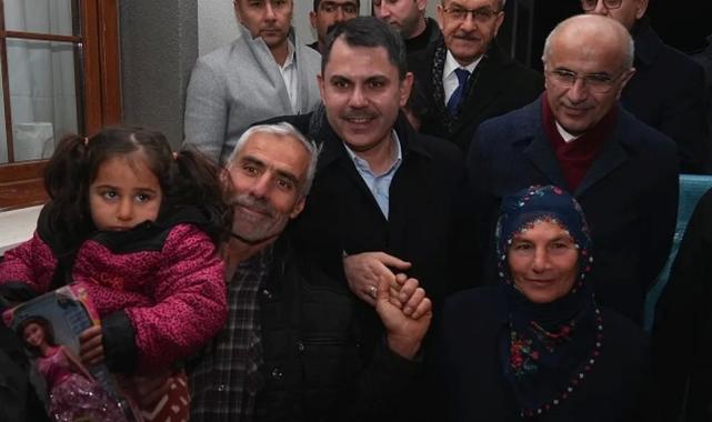 Bakan Kurum, Malatya Akçadağ'da konutları teslim edilen aileye konuk oldu
