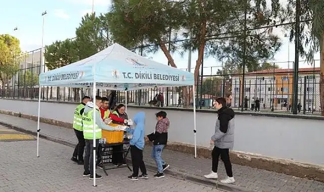 Başkan Kırgöz'den öğrencilere simit ve ayran ikramı
