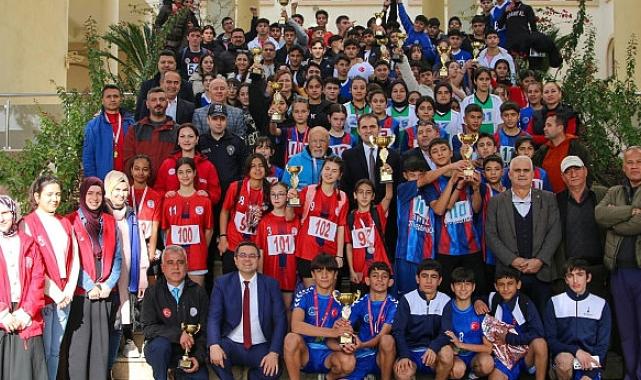 Bayındır'da Atatürk Kır Koşusu Yapıldı