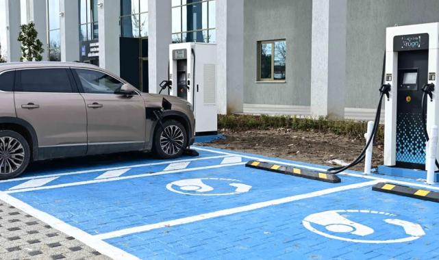 Bursa Karacabey'de elektrikli araç şarj istasyonları hizmete girdi