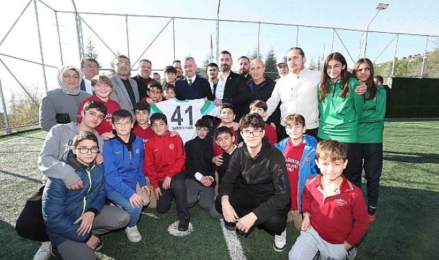 Büyükşehir'den, İzmit Ayazma'ya sentetik futbol sahası