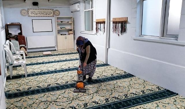 Geyve'de cami temizliği devam ediyor