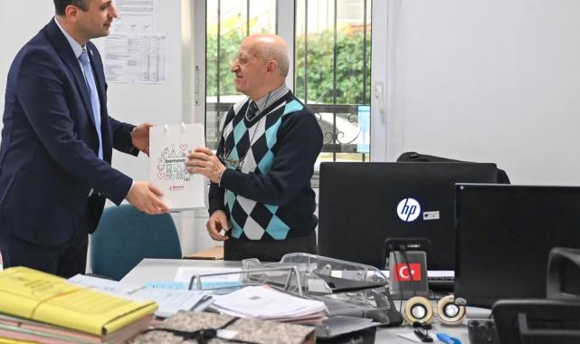 İzmir Bornova'da Başkan Eşki'den personele yeni yıl hediyesi