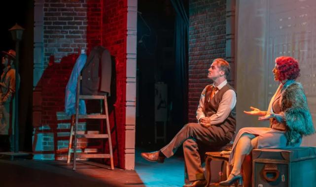 İzmir Bornova'da Şehir Tiyatrosu festival sahnelerinde parlıyor