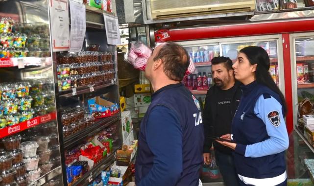 İzmir Karabağlar'da yeni yıl öncesi denetimler yoğunlaştı