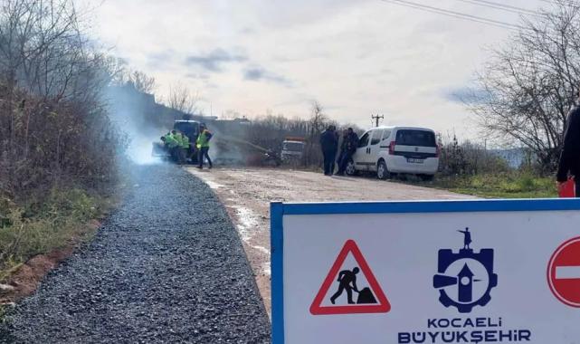 Kocaeli Körfez'de çöken yola anında müdahale