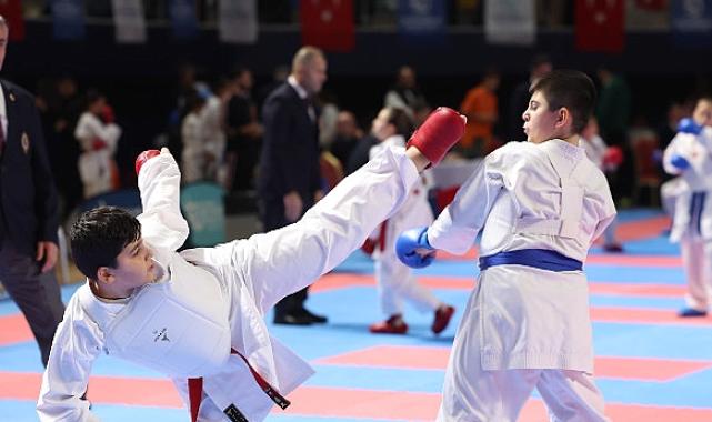 Kocaeli'de karate resitali yaşandı