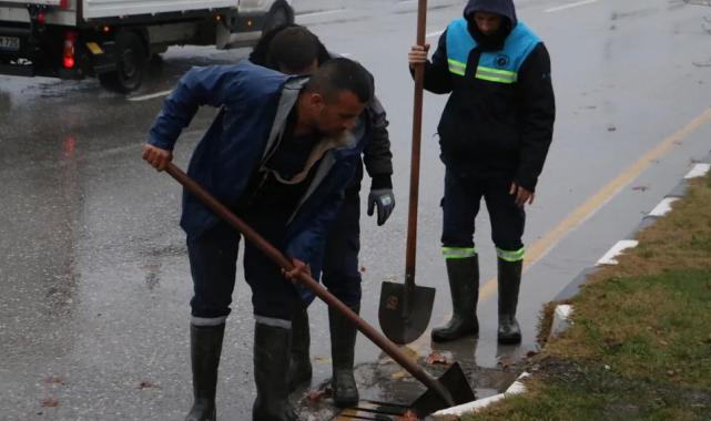 Manisa'da MASKİ ekipleri şiddeli yağışa karşı sahada