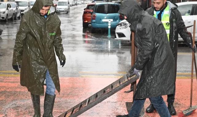 Manisa'da 'sağanak' mesaisi