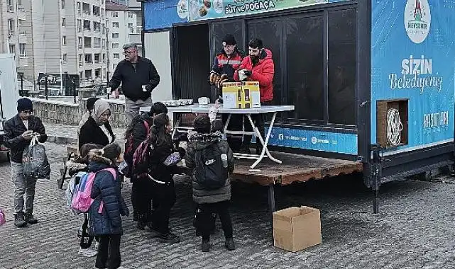 Nevşehir Belediyesi'nin Poğaça ve Süt İkramı Sürüyor