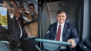 Başkan Tugay, 80 milyon Euro'luk kredi için ilk imzayı attı