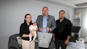 Bebeklere İlk Hediye Menderes Belediyesi'nden