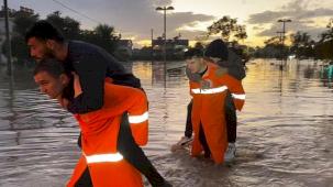 Büyükşehir ekipleri Manavgat'ta vatandaşın yanında