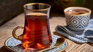 Çayı ve kahveyi şekerli içiyorsanız dikkat! Sıcak içeceklerdeki dişleri çatlatabilir!