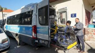 Gaziemir Belediyesi'nden engelli ve hasta bireylere ulaşım desteği