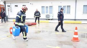 İtfaiye eri adayları zorlu parkurlarda yarışıyor