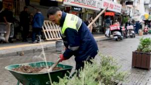 İzmir Bornova'da pazaryerine trafik düzenlemesi