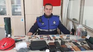 Kayıp eşyalar zabıtada sahiplerini bekliyor