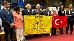 Kayseri Büyükşehir'e Altın Bayrak