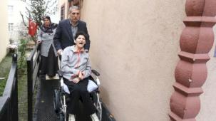 Kocaeli Büyükşehir'den engelli bireye özel rampa