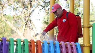 Menderes'te Parklar Dezenfekte Edildi