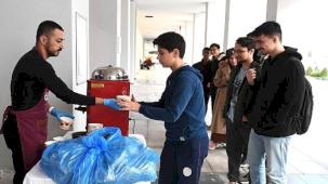 Osmangazi Belediyesi'nden ders çalışan öğrencilere ücretsiz çorba ikramı