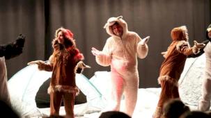 Sakarya'da 'Kutup Masalı' minikleri güldürdü