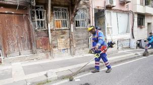 Üsküdar Belediyesi temizlik çalışmalarını yoğun bir şekilde sürdürüyor