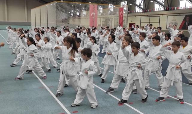 Bursa Osmangazi’de karate eğitim semineri