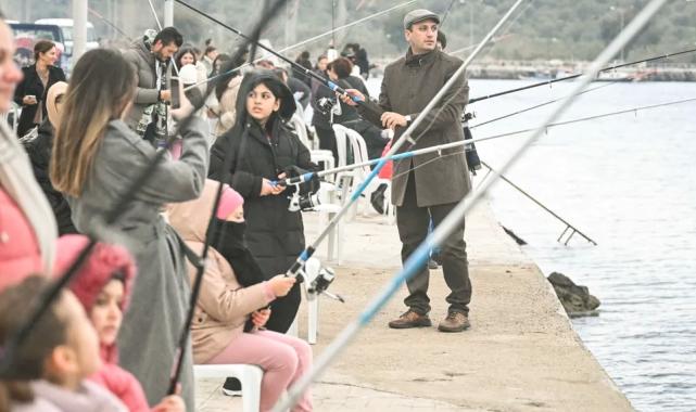 İzmir Bornovalı çocuklar balık tutmayı öğrendi
