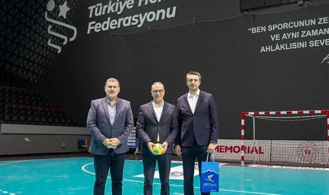 Kayseri Erciyes'te kar hentbolu heyecanı