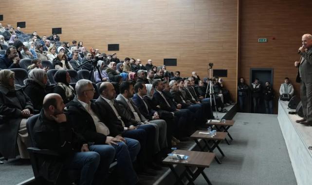 Konya'da şehir konferansları sürüyor