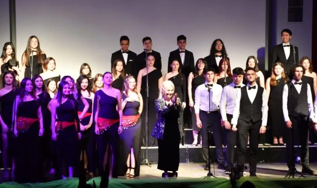 Manisa'nın 'Çok Sesli Korosu'ndan muhteşem konser