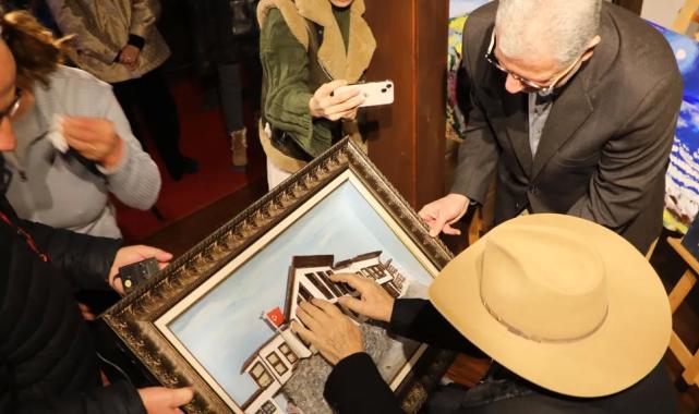 Parmaklarıyla gören ressam Mudanya'da